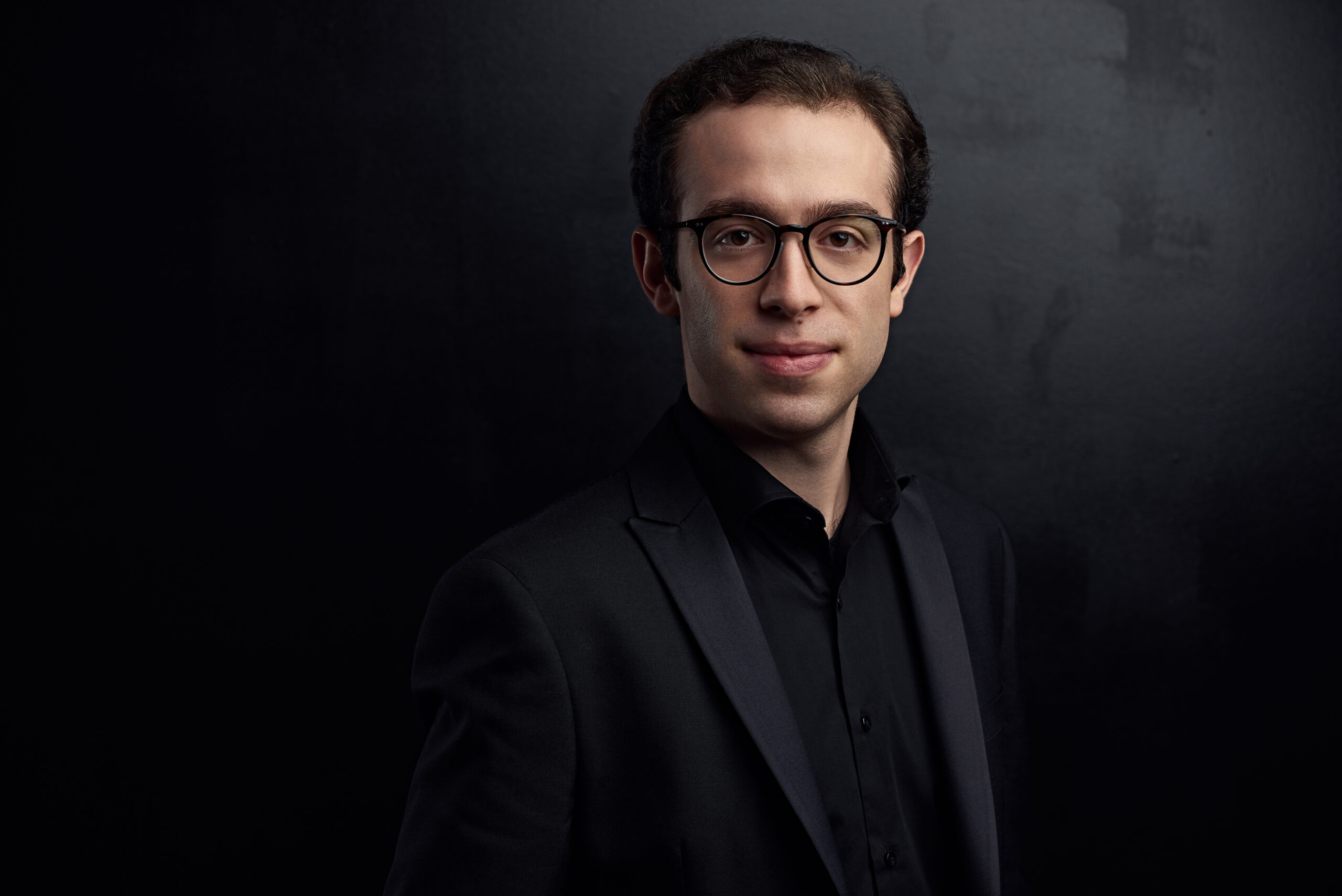 Piano: Nicolas Namoradze